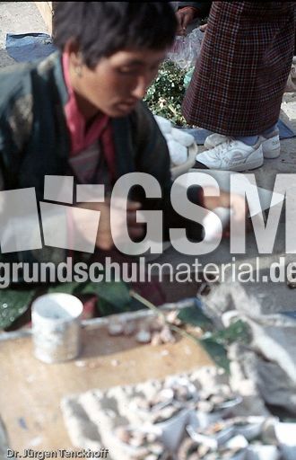 1049_Bhutan_1994_Markt in Paro.jpg